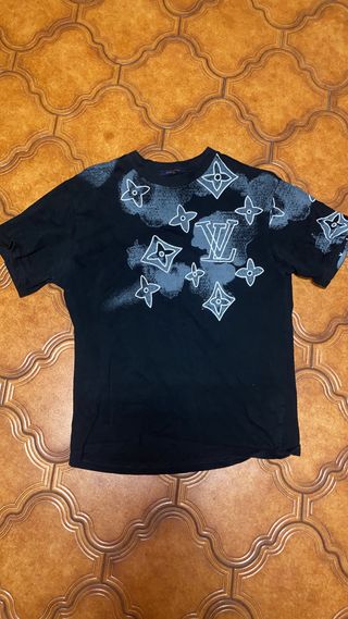 T-shirt Louis Vuitton nera con fantasia
