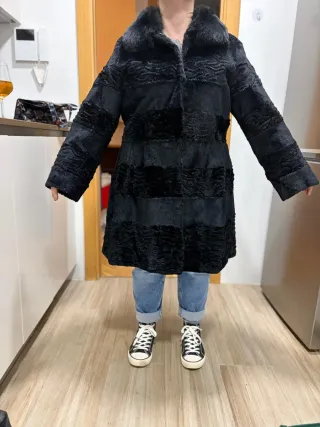 Abrigo negro zorro y conejo