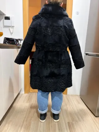 Abrigo negro zorro y conejo