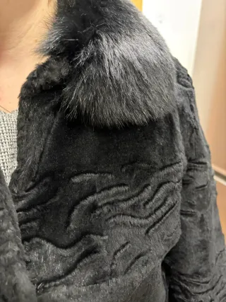 Abrigo negro zorro y conejo