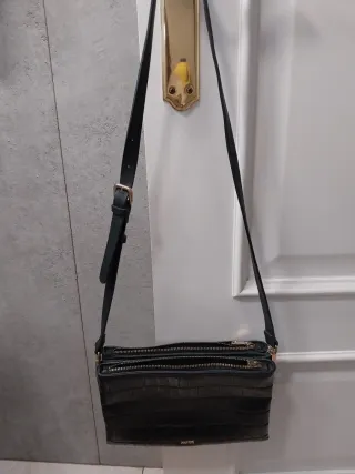 Bolso negro Parfois efecto piel cocodrilo