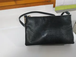 Bolso negro Parfois efecto piel cocodrilo