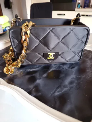 Portaoggetti Chanel nero e oro