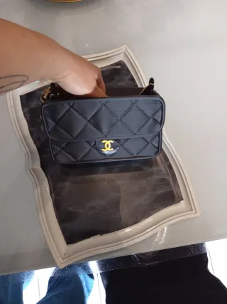 Portaoggetti Chanel nero e oro