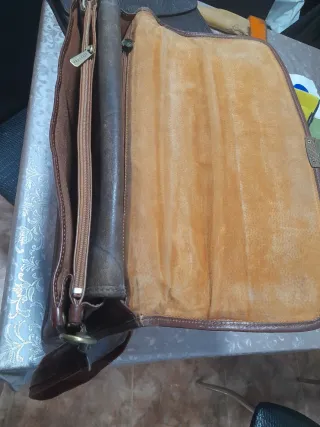 Maletín de piel para profesional, muy práctica