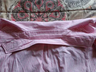 Camisa rosa de rayas