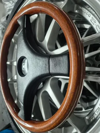 Volante Momo Madeira