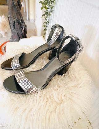 Sandalias Tamaris cuero plateadas tacón