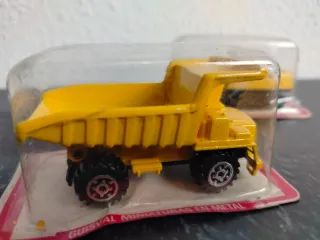 Lote Camión Volquete y Grúa Guisval