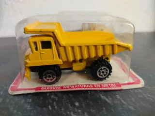 Lote Camión Volquete y Grúa Guisval