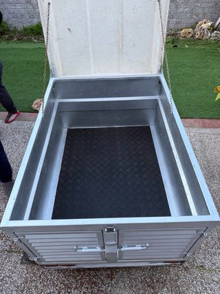 Remolque de carga en buen estado