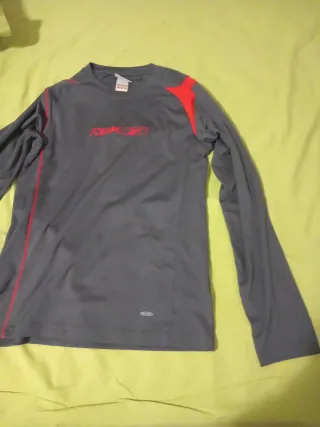 Camiseta Reebok gris