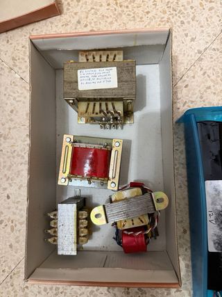 Lote componentes electrónicos transformadores etc