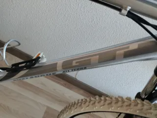 Bicicleta GT 26 Avalanche 1.0 Plata