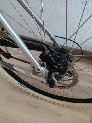 Bicicleta GT 26 Avalanche 1.0 Plata