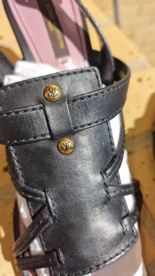 Sandali Louis Vuitton Neri e Rosa