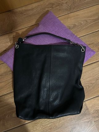 Bolso de piel negro