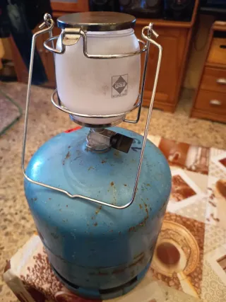 Farol de gas con botella