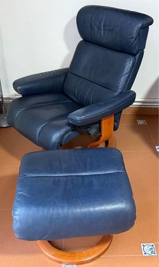 Sillón de piel azul