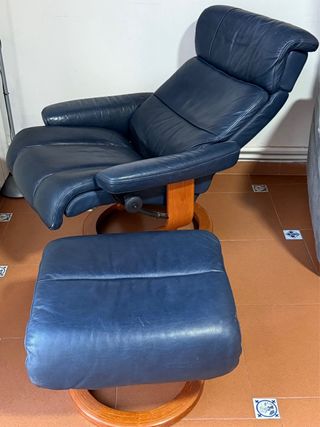 Sillón de piel azul