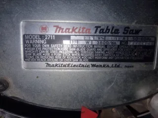 Sierra de mesa Makita carpintería
