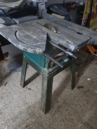 Sierra de mesa Makita carpintería