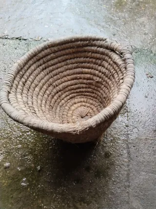 Cesta antigua de mimbre