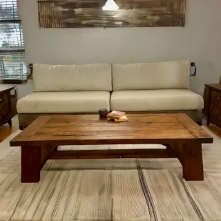 Mesa de centro rústica de madera maciza