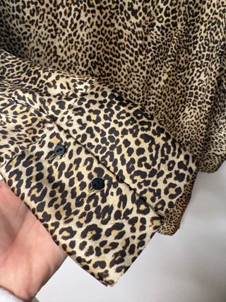 Blusa con estampado de leopardo