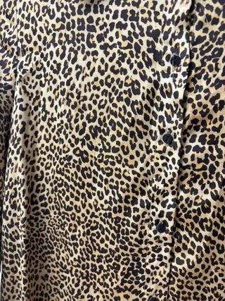 Blusa con estampado de leopardo