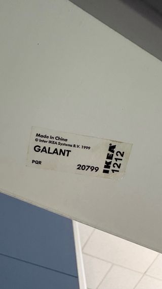 MESA Y ESTANTERÍA DE CRISTAL Y METAL