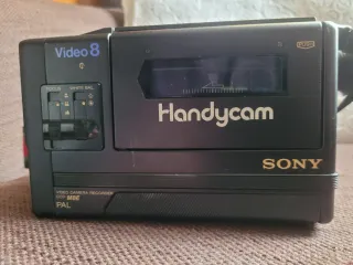 Sony Handycam 8 y reproductor de cintas