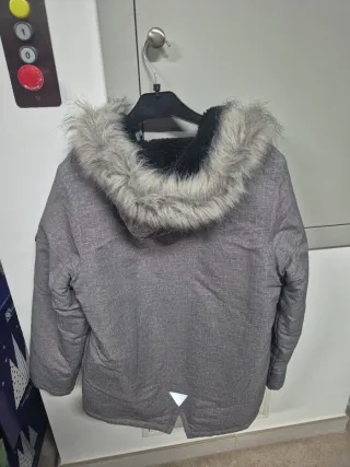 Parka niño gris con capucha