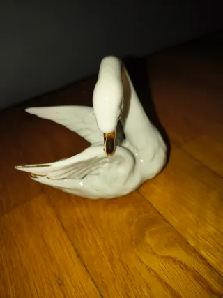 Cigno in ceramica decorativo