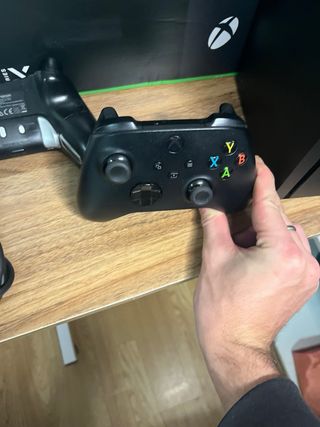 Xbox Series X 1TB + 2 Mandos + Nacon Revolution X