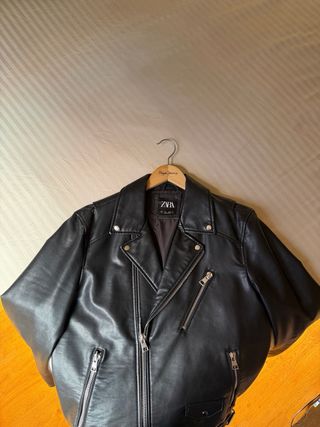 Cazadora biker de Zara talla L