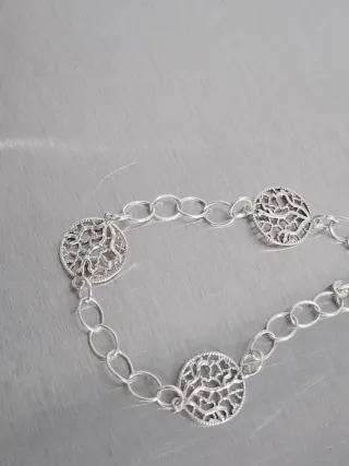 Pulsera de plata con diseño calado