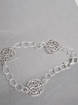 Pulsera de plata con diseño calado