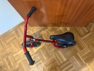 Bicicleta infantil roja