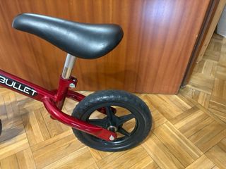 Bicicleta infantil roja