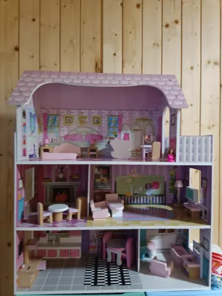 Casa de muñecas de madera