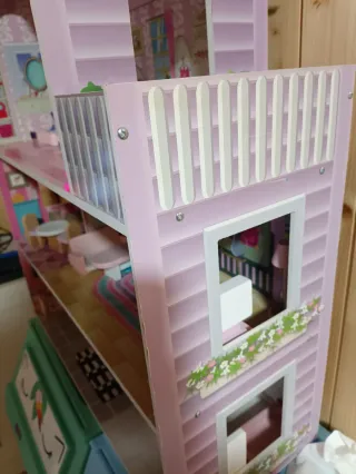 Casa de muñecas de madera