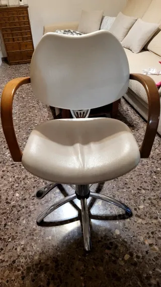 Regalo Lavacabezas y dos sillones uno de tocador