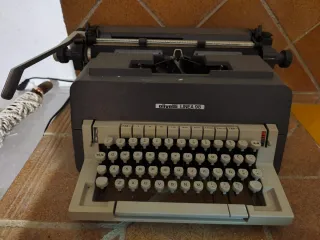 Máquina de escribir Olivetti LINEA 98