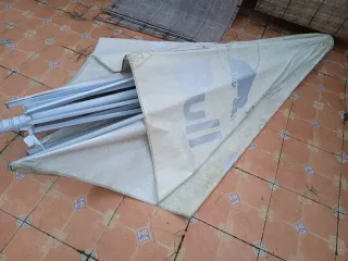 Sombrilla Red Bull 4x4 con 4 pesas