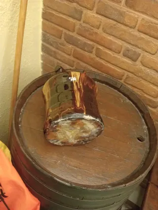 Botijo antiguo de cerámica