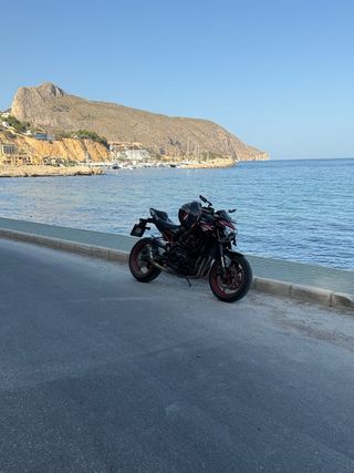 Kawasaki Z900 Roja y Negra Solo 4 mil kilometros
