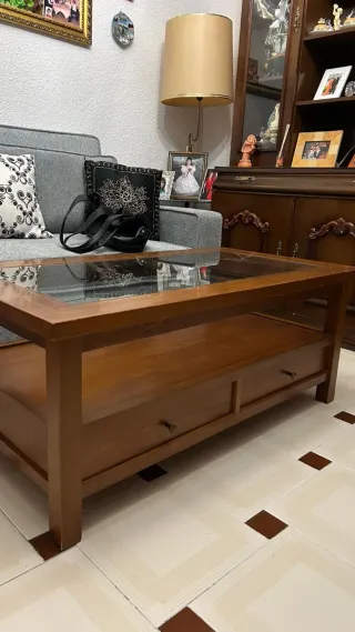 Mesa de centro de madera y cristal