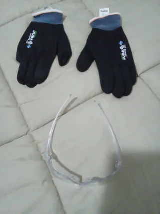 Guantes y gafas de trabajo