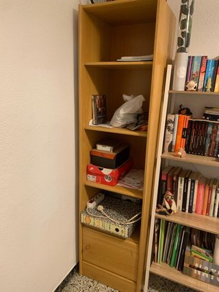 Estantería de madera